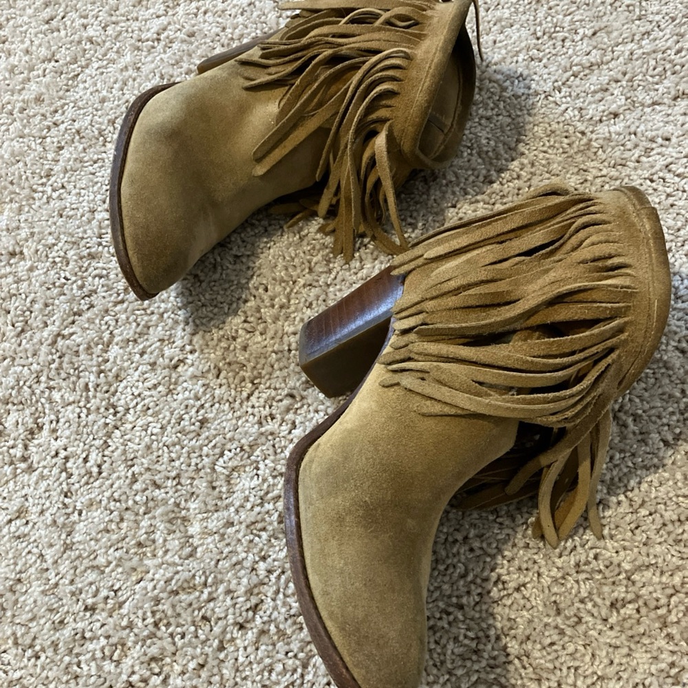 FRYE Womens Size 9B Distressed Tan Suede Fringe Heeled Ankle Boots Bootie - Picture 4 of 8